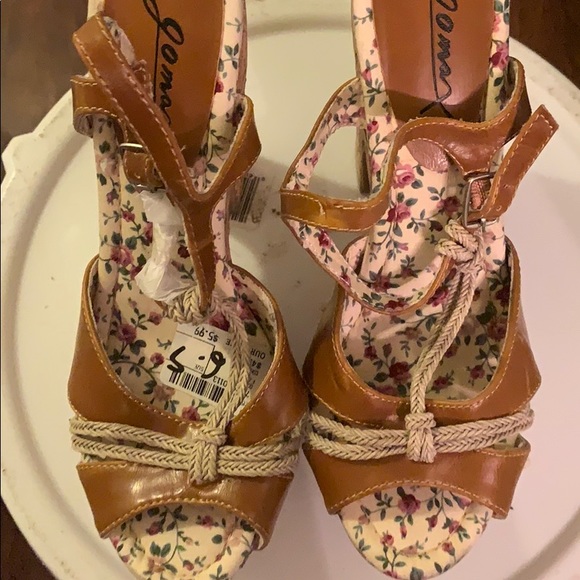 Shoes - Picture 11 of 12